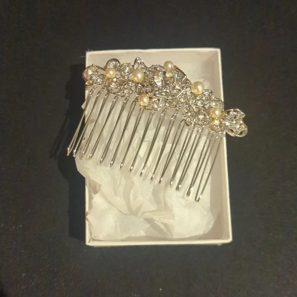 Rhinestone & Pearl Bridal Hair Accessory - BNIB - Picture 4 of 4